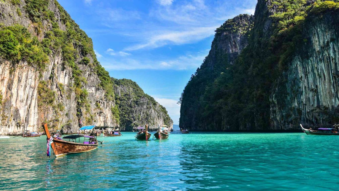 A vibrant seaside view in Thailand